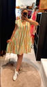 Robe à rayures orange, verte et blanche