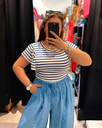 T-shirt blanc et bleu marine 