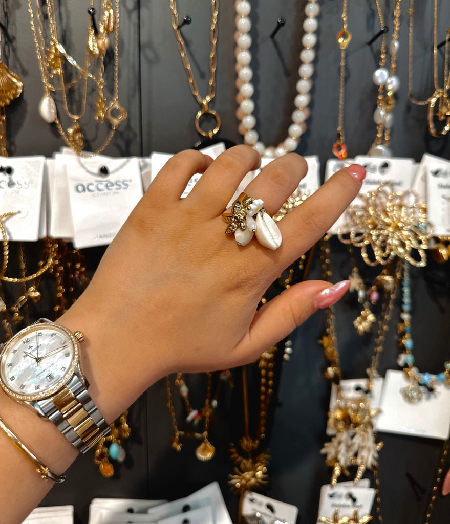 Bague coquillage et breloques blanc