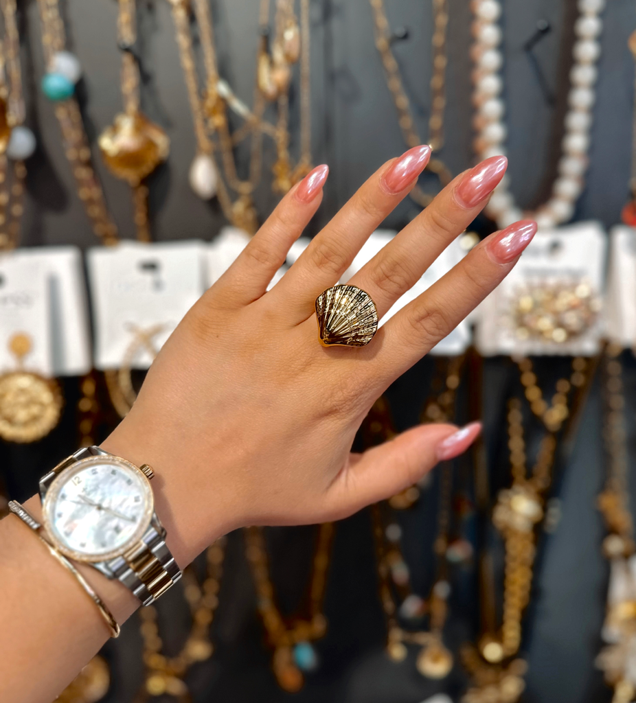 Bague coquillage dorée 