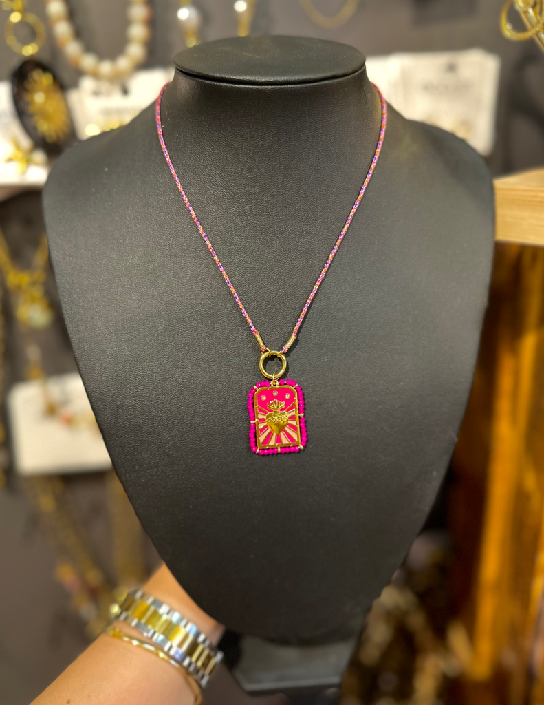 Collier cordon fushia et cœur royale 