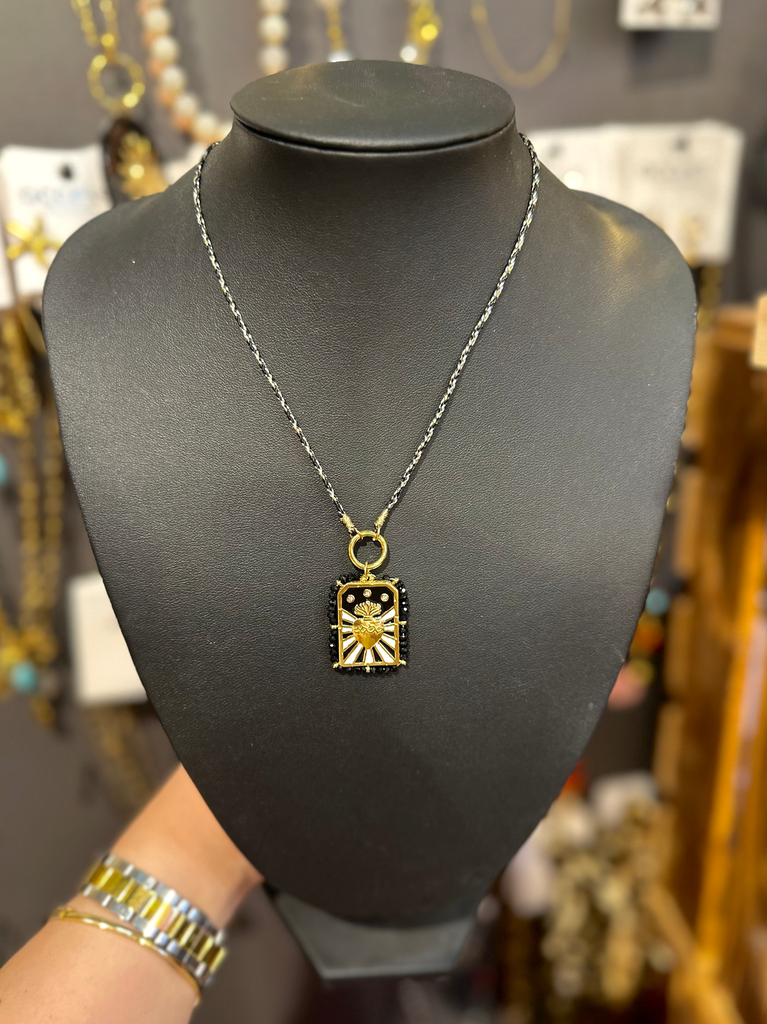 Collier cordon noir et cœur royale 