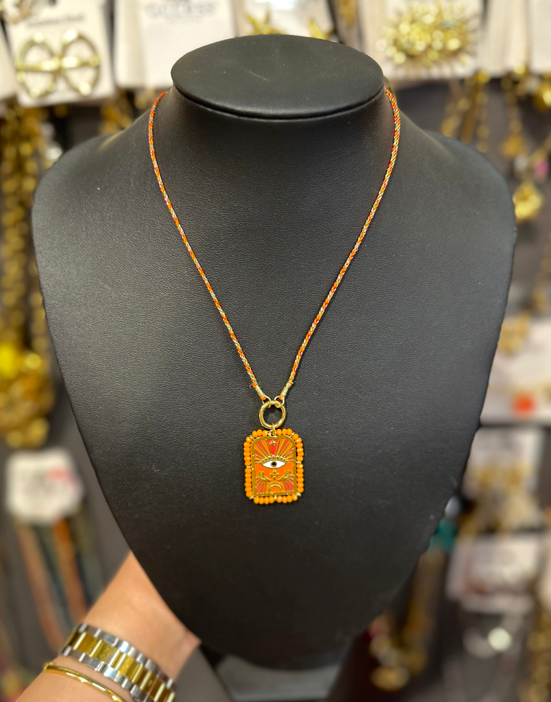 Collier cordon orange et plaquette oeil