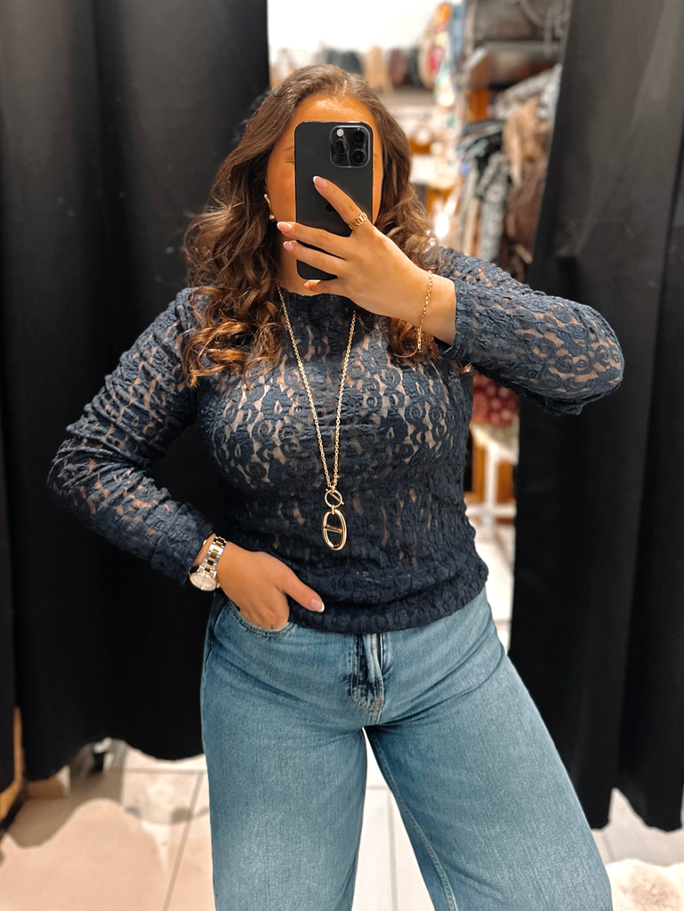 Blouse en dentelle bleue marine