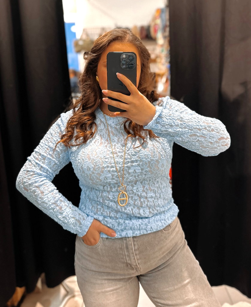 Blouse en dentelle bleue