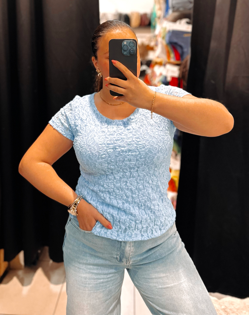 T-shirt dentelle bleu ciel