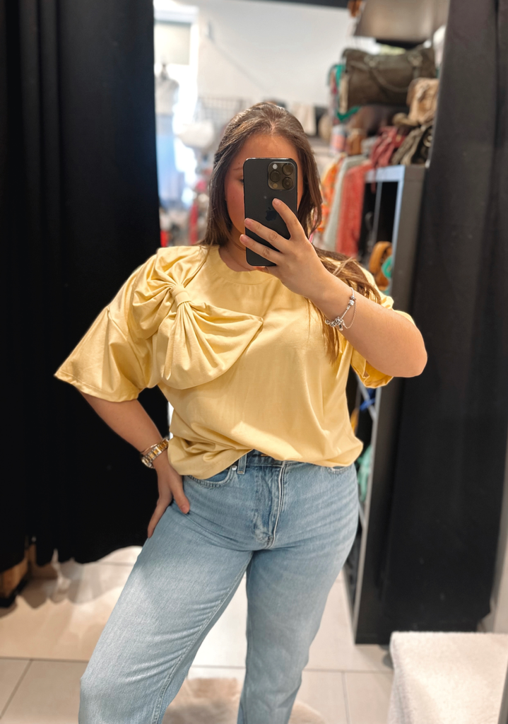 T-shirt jaune noeud