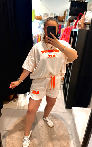 Short N.Y.C beige et orange fluo
