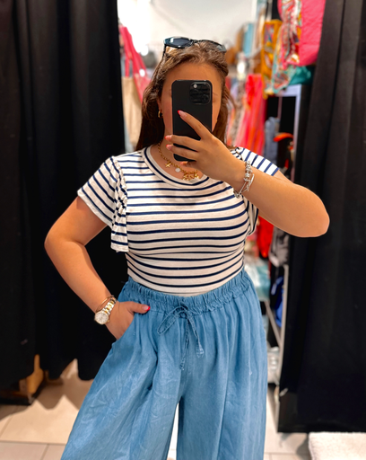 T-shirt blanc et bleu marine 