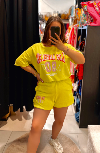 Short en éponge jaune