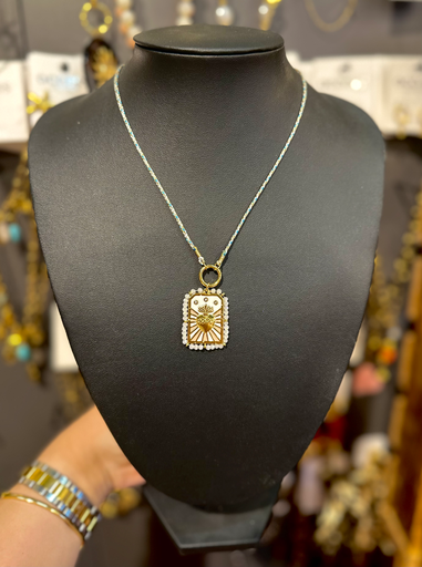 Collier cordon blanc et cœur royale 