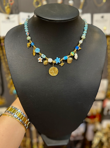 Collier à perles bleu 