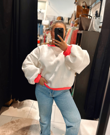 Pull blanc et rose fluo